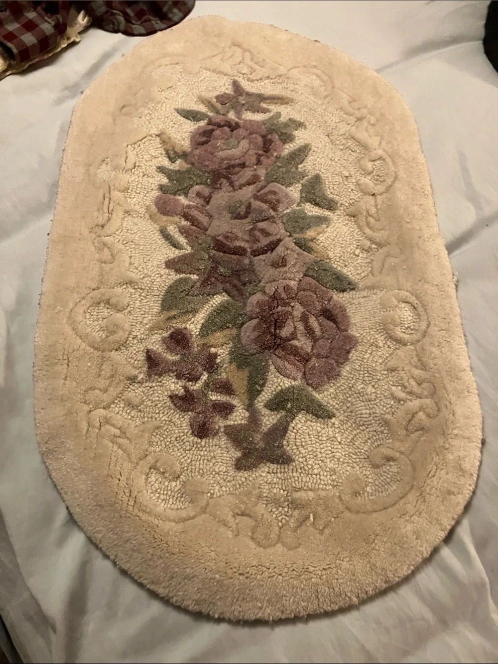 Vintage shabby chic, oval floral 29 x 16” bathmat rug